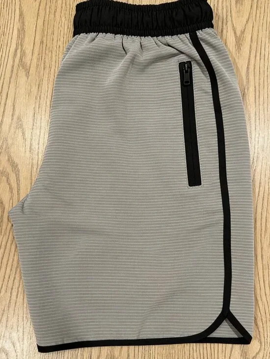 Men's Vuori Banks Short's Gray Black 4 Way Stretch Gym Performance Kore Small - Picture 2 of 4